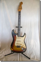 Chitara scoasa la licitatie la Live Auctioneers